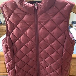 BURGUNDY JOCKEY PUFFER VEST
